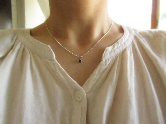 Seeds of change Necklace / ガーネットのクラウンネックレス 5枚目の画像