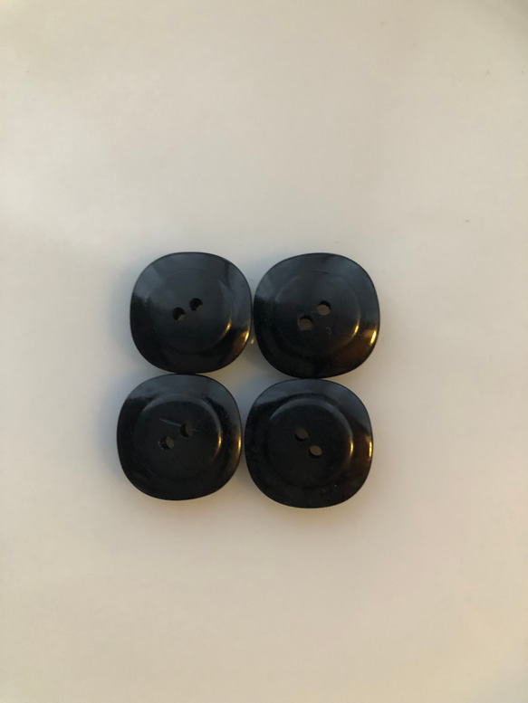 アンティーク ボタン 4個　ビンテージ 昭和 レトロ 個性的 ハンドメイド素材 日本製 ポップ アクセ ブラック 6枚目の画像
