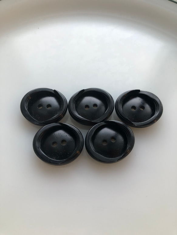 アンティーク ボタン 5個　ビンテージ 昭和 レトロ 個性的 ハンドメイド素材 日本製 ポップ アクセ ブラック 2枚目の画像