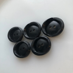 アンティーク ボタン 5個　ビンテージ 昭和 レトロ 個性的 ハンドメイド素材 日本製 ポップ アクセ ブラック 3枚目の画像