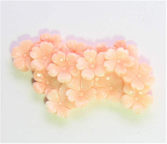 花と恋して　ブローチ　宝石珊瑚　さんご　アクセサリー・ジュエリ－　ネックレス・ペンダント 1枚目の画像