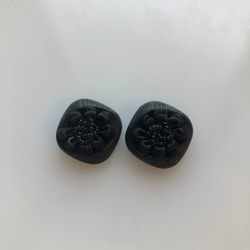 アンティーク ボタン 2個　ビンテージ 昭和 レトロ 個性的 ハンドメイド素材 日本製 ポップ アクセ ブラック 1枚目の画像