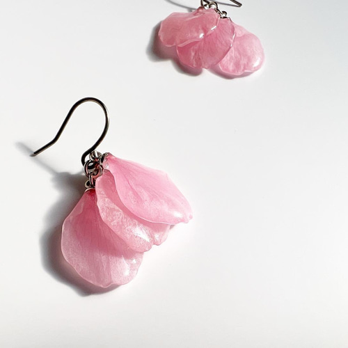 本物の桜 桜の花びら耳飾り(ピアスorイヤリング)♢Sakura pink ピアス