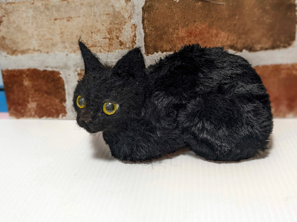羊毛フェルト　「ツヤツヤ黒猫の子猫オブジェ」 2枚目の画像