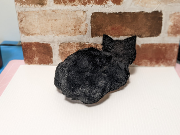 羊毛フェルト　「ツヤツヤ黒猫の子猫オブジェ」 4枚目の画像