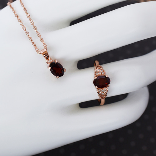 ガーネット：ハートのリングとネックレスのセット：ピンクゴールド  