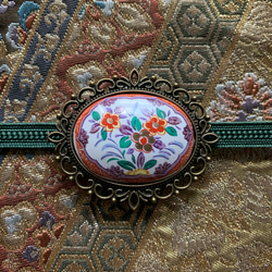 デッドストック素材の雅やかな花模様の帯留め「野辺の談笑Ⅱ」 4枚目の画像