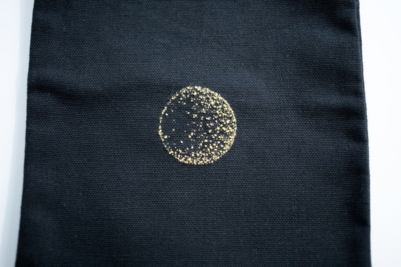 "月(stippling)"  手刺繍 サコッシュ 受注制作 4枚目の画像