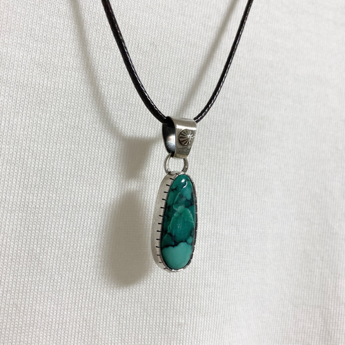 トルコ石付きシルバー925 ペンダント　インディアンジュエリー 銀製品 インディアンジュエリー シルバー925 ペンダント トップ ズニ族