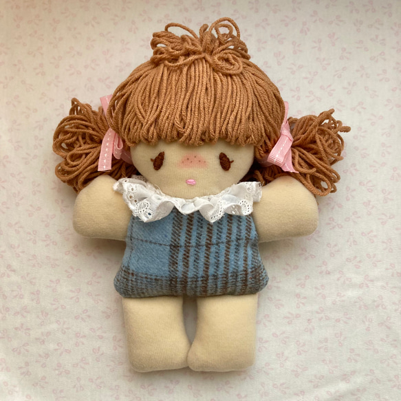 自作ぬいぐるみ・褐色の女の子 私小顔足長。 ウールチェックの娘 ブルー ぬいぐるみ 女の子人形