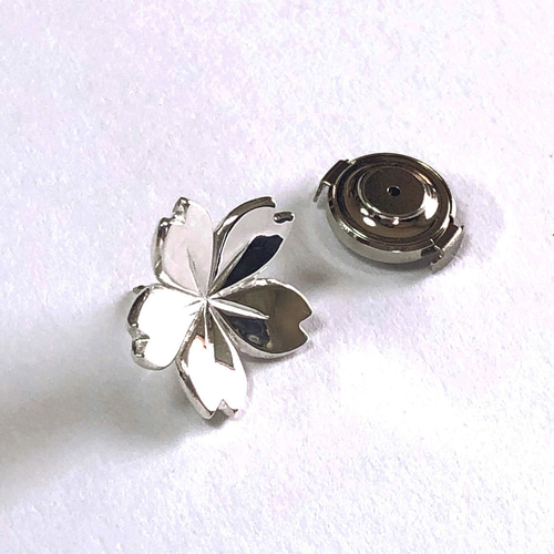 □中にS 刻印　シルバー　とても美しいパールブローチ　ピカピカ　入学式に！ 桜ピンバッジ】 Pins シルバー1000 純銀 ピンズ ブローチ