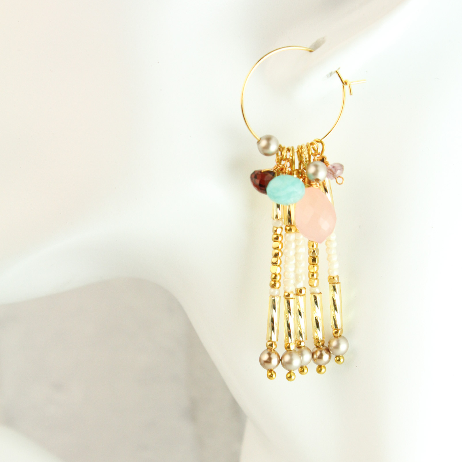 【1個限定】ピンクカルセドニー（ホワイト系） 16Kgpロング フープピアス