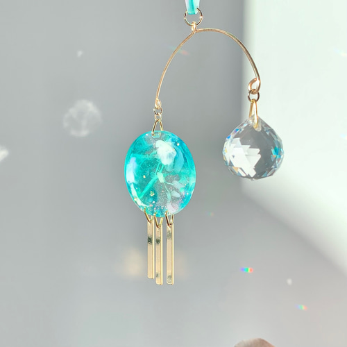 虹色レジンとクリスタルボールのサンキャッチャー-twinkling blue