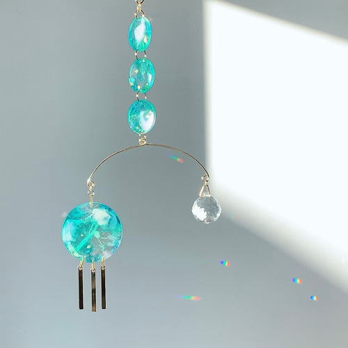 虹色レジンとクリスタルボールのサンキャッチャー-twinkling blue