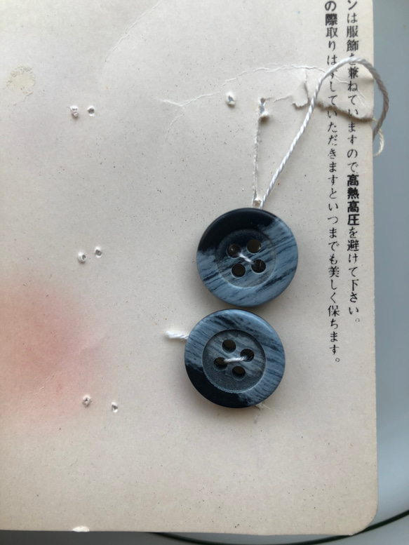 アンティーク ボタン 2個 ビンテージ 昭和 レトロ 個性的 ハンドメイド素材 日本製 ポップ アクセ マーブル　ブルー 1枚目の画像