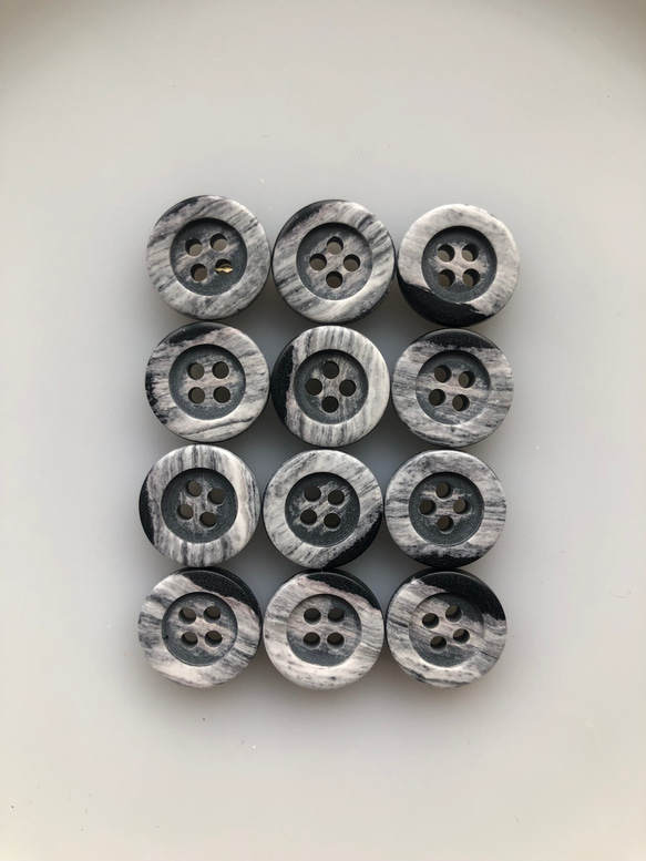 アンティーク ボタン 12個　ビンテージ 昭和 レトロ 個性的 ハンドメイド素材 日本製 ポップ アクセ マーブル　白 4枚目の画像