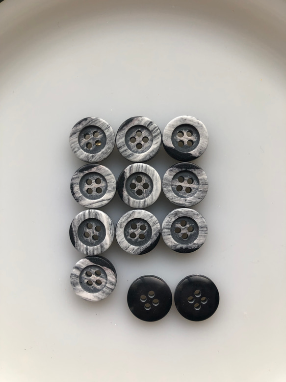 アンティーク ボタン 12個　ビンテージ 昭和 レトロ 個性的 ハンドメイド素材 日本製 ポップ アクセ マーブル　白 5枚目の画像