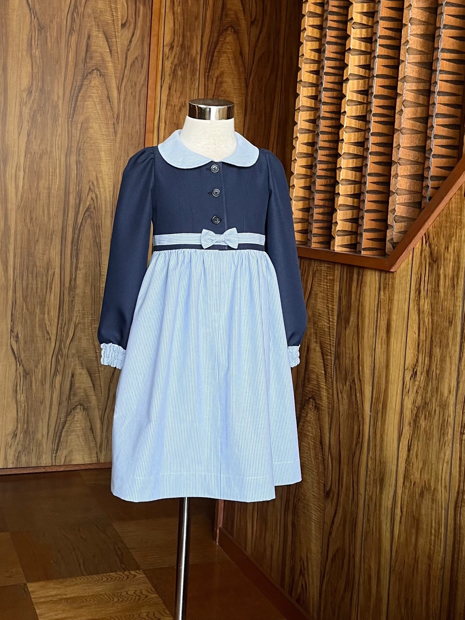 衿付身頃が紺色のマリンブルーのストライブのワンピース（受注用）