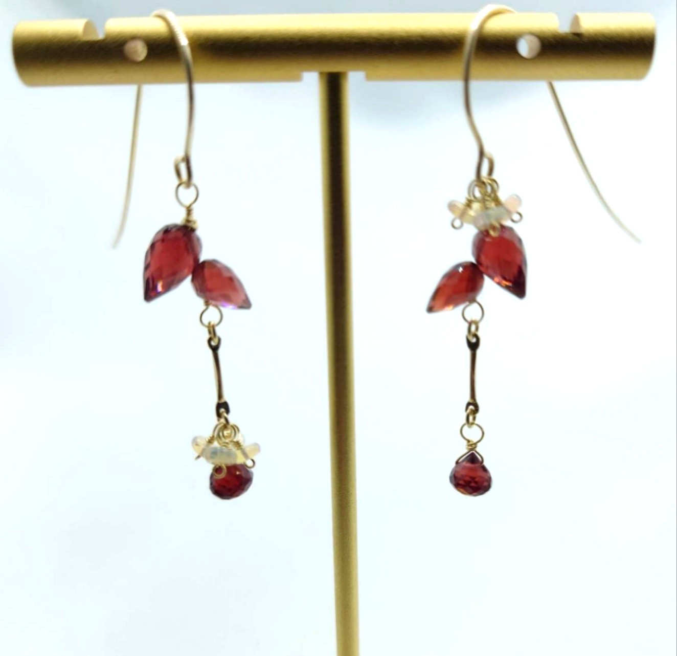 ガーネットのつぼみピアス