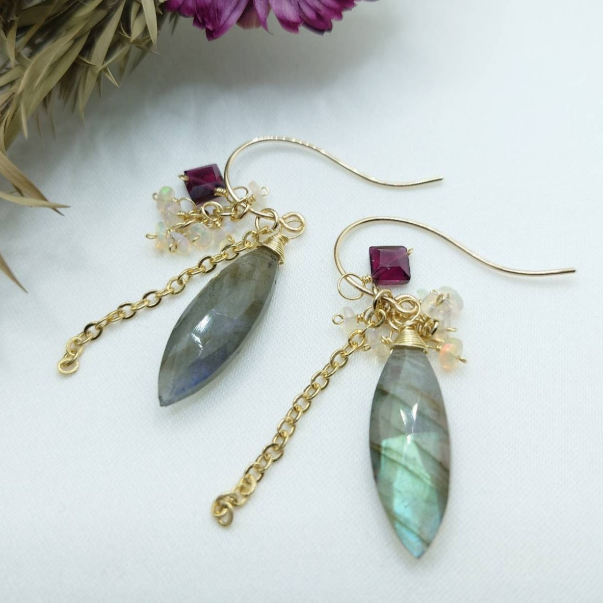 ラブラドライトのクラシックピアス