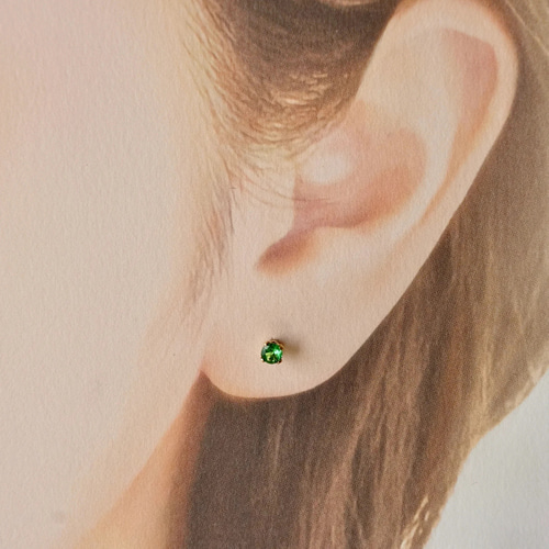 1月誕生石 再販x4 ツァボライト（グリーンガーネット） スタッドピアス