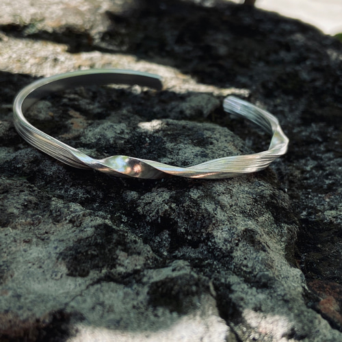 カスタムネームS549のスターリングシルバー回転ストライプブレスレット