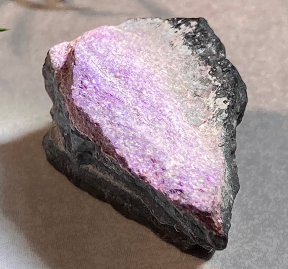 ピンクスギライト 南アフリカ産 ラフストーン 瞑想 グラウンディング  