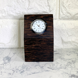 風変わりな木ビンロウジュの置き時計 1枚目の画像