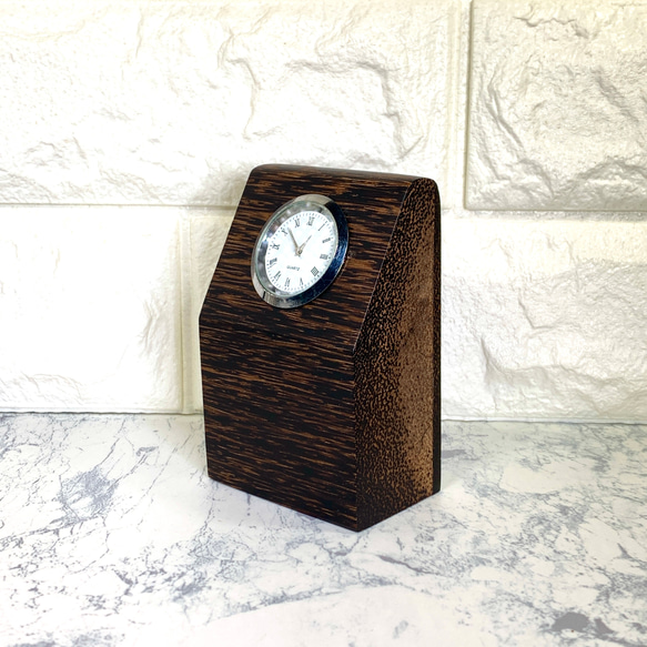 風変わりな木ビンロウジュの置き時計 2枚目の画像