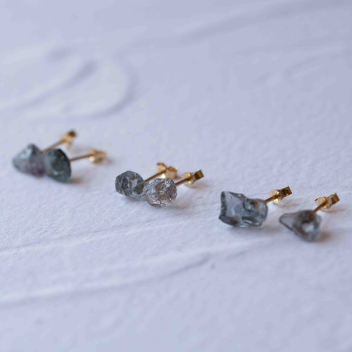 no.4174 スピネルの小さなピアス 天然石ピアス 14kgf - ピアス no.4174 スピネルの小さなピアス 天然石ピアス 14kgf - ピアス