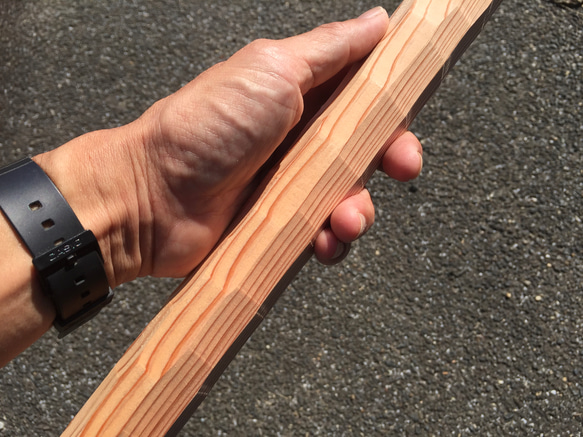 杉の木　ちょうなはつり仕上げ　八角形の手摺り　径38mm 長さ　100cm (長さは160cmまでオプションで変更可能) 