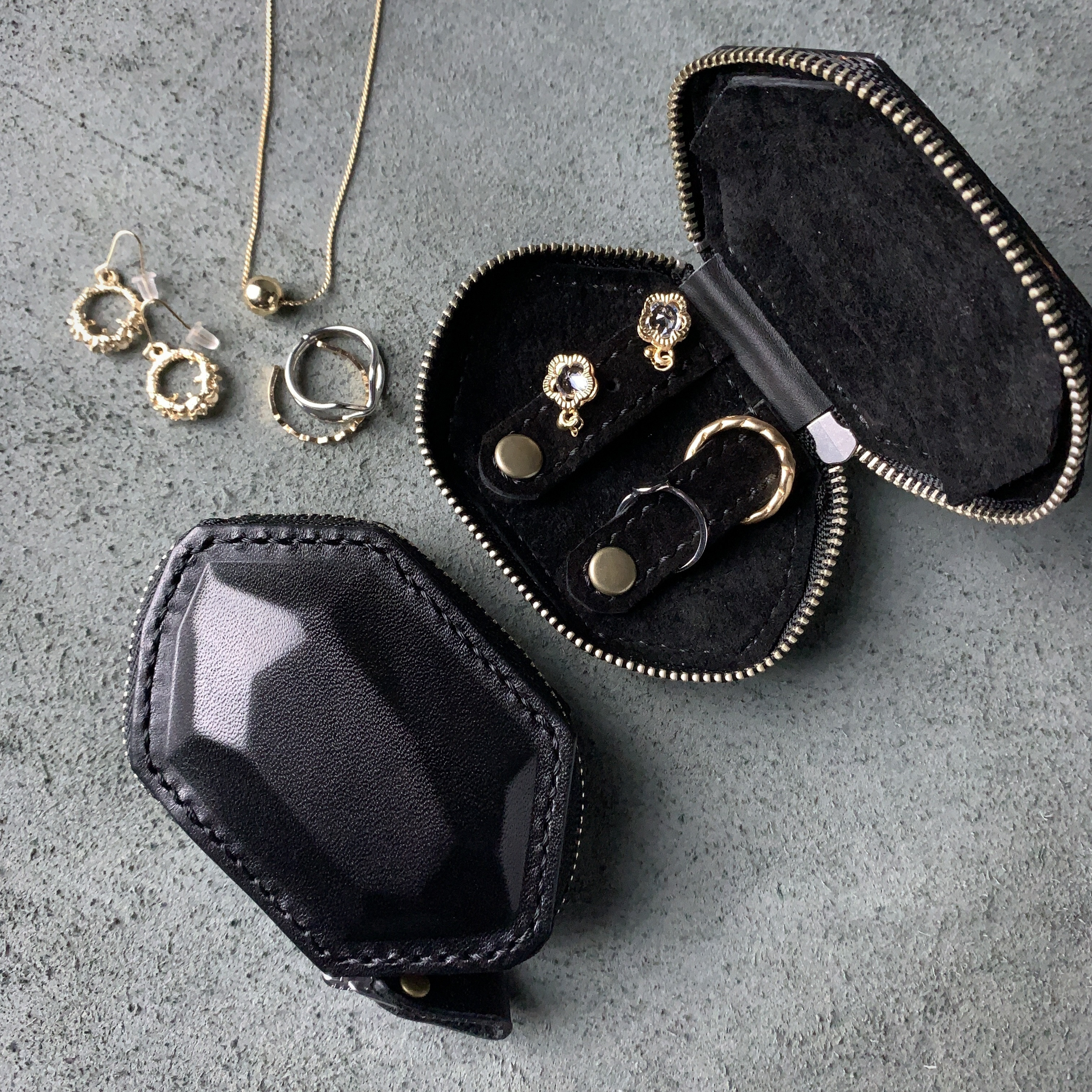 GRAFF ブラックレザー ピアスケース　アクセサリーケース　空箱