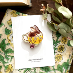 Teacup Rabbit brooch｜うさぎティーカップブローチ〔2023年干支〕 1枚目の画像