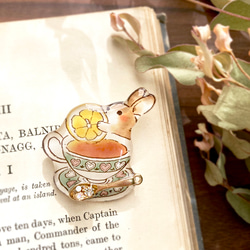 Rabbit & Lemonteacup brooch｜うさぎ＆レモンティーカップブローチ〔2023年干支〕 1枚目の画像