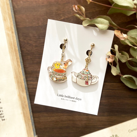 Rabbit Tea earring｜うさぎティーイヤリング・ピアス〔2023年干支・紅茶シリーズ〕 1枚目の画像