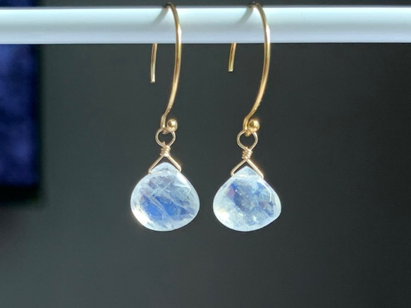 【天然石チャーム】宝石質レインボームーンストーン　14kgf　１個　ハンドメイド素材 4枚目の画像