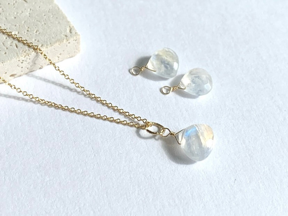 【天然石チャーム】宝石質レインボームーンストーン　14kgf　１個　ハンドメイド素材 2枚目の画像