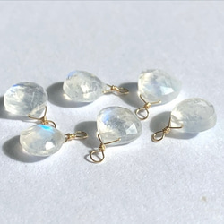 【天然石チャーム】宝石質レインボームーンストーン　14kgf　１個　ハンドメイド素材 3枚目の画像