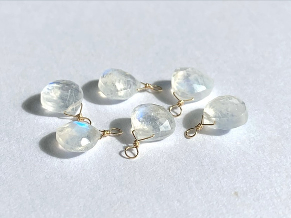 【天然石チャーム】宝石質レインボームーンストーン　14kgf　１個　ハンドメイド素材 3枚目の画像