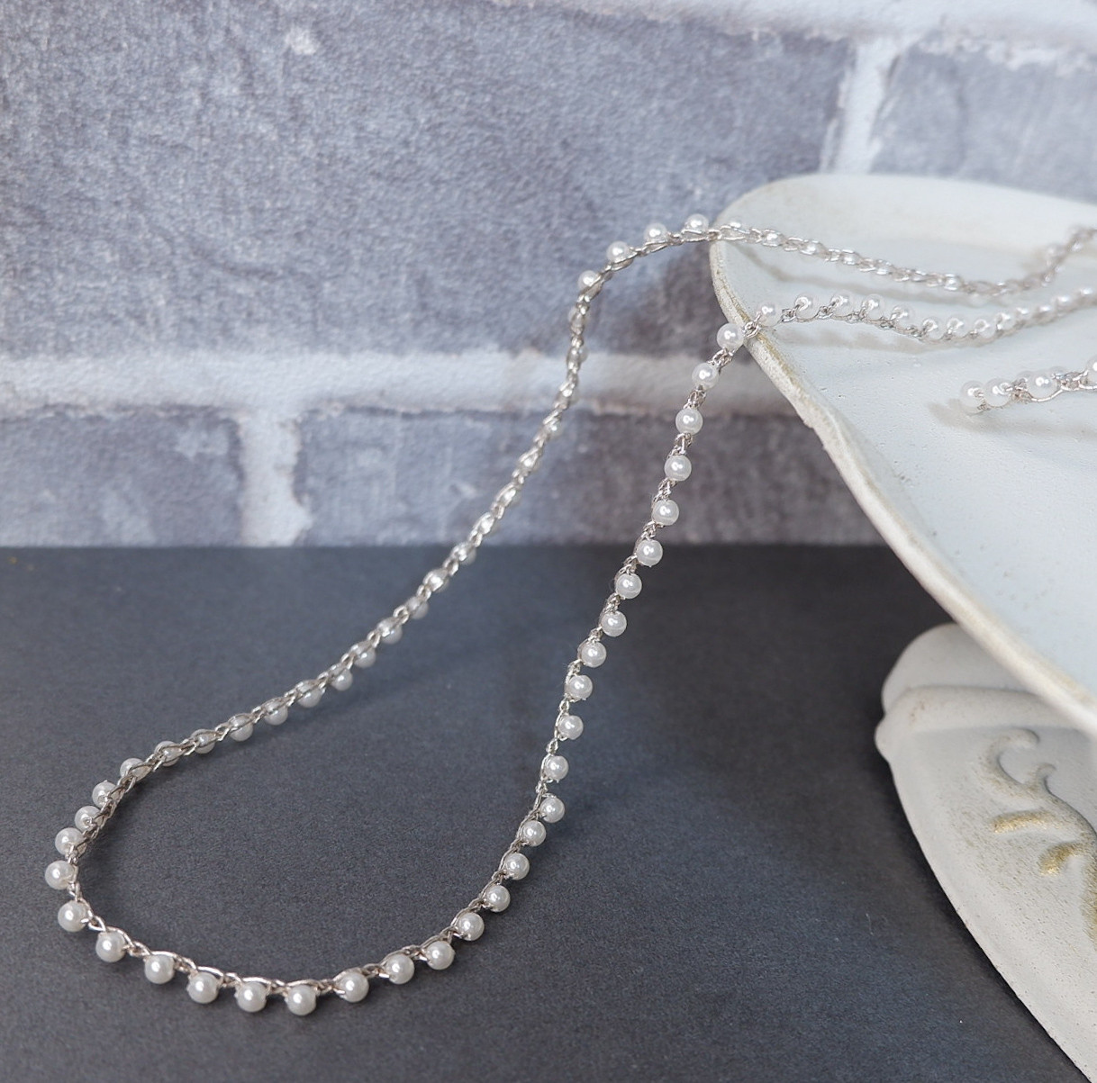 糸で編んだロングパールネックレス　シルバー