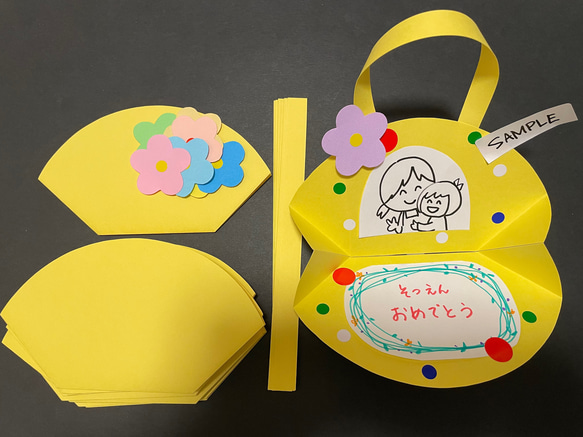 多目的コメントカード☆メッセージ アルバム クラフトパンチメッセージカード小さなお花付き16枚(5.7cm