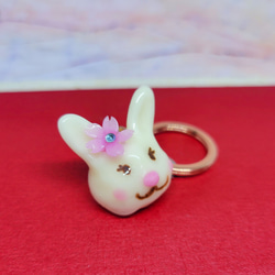 SPLENDID│戴著櫻花的小兔．鑰匙圈│樹脂．禮物 第3張的照片