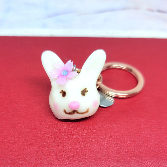 SPLENDID│戴著櫻花的小兔．鑰匙圈│樹脂．禮物 第4張的照片