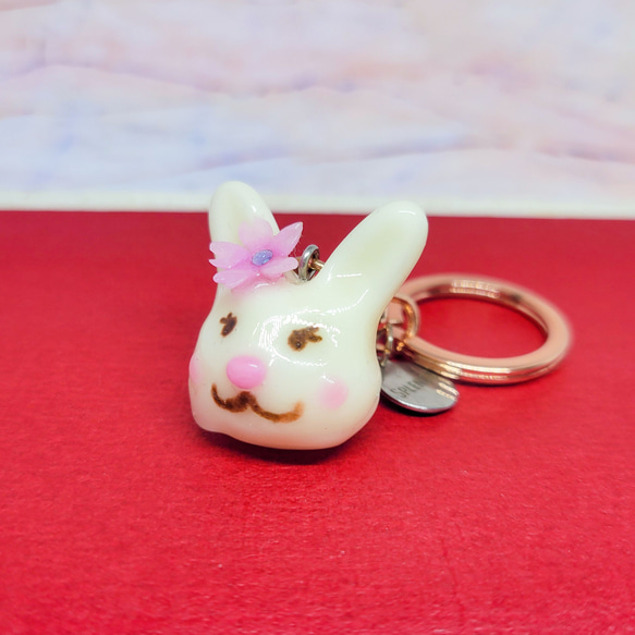 SPLENDID│戴著櫻花的小兔．鑰匙圈│樹脂．禮物 第2張的照片