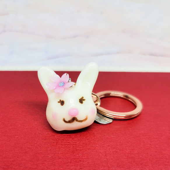 SPLENDID│戴著櫻花的小兔．鑰匙圈│樹脂．禮物 第1張的照片
