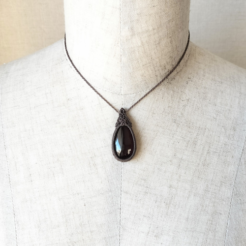 ブラックオパール、ロードライトガーネット マクラメ編み ネックレス ロードライトガーネット・マクラメペンダントdrjan ネックレス