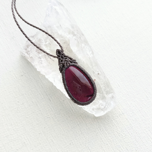 ロードライトガーネット・マクラメペンダントdrjan ネックレス