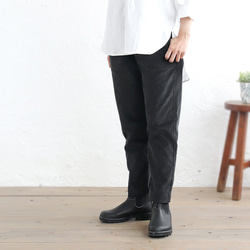 時尚錐形褲，看起來乾淨俐落 秋冬燈芯絨（黑色） PT16。 第1張的照片