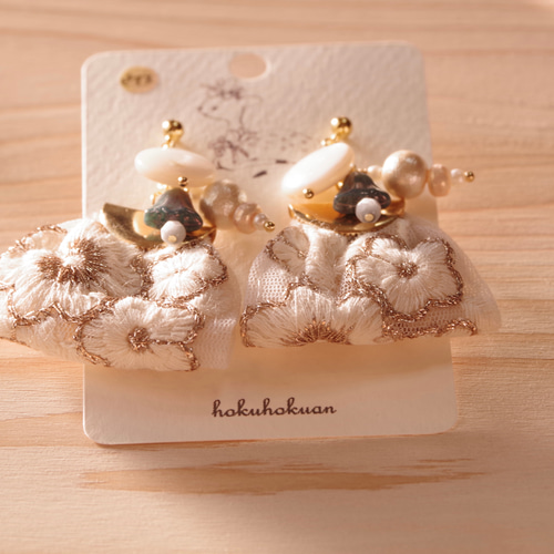 インド刺繍リボンとシェルの大人っぽい【ピアス】 シェル コットン  