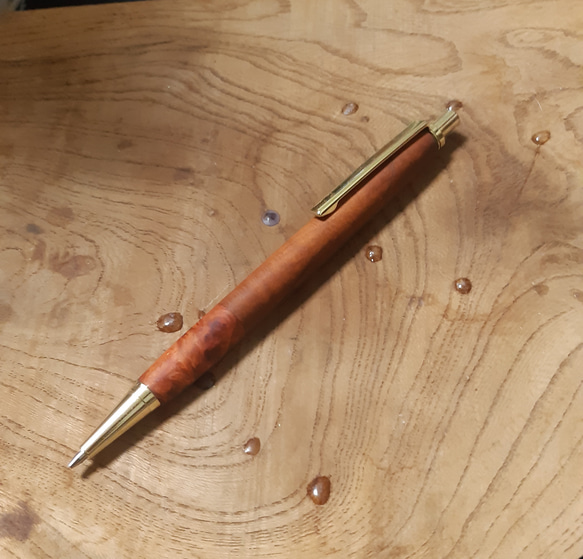 木軸0.5㎜シャーペン/0.7㎜ボールペン 神代桜＆神代欅蜜蝋クリーム仕上げ。 木軸0.5㎜シャーペン/0.7㎜ボールペン 神代桜＆神代欅蜜蝋クリーム